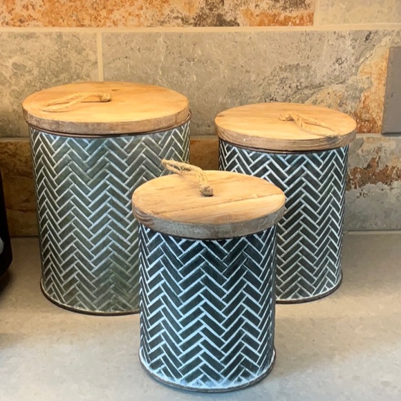 PD Home and Garden Metal Canisters with Wooden Lids - Picture 2 of 5